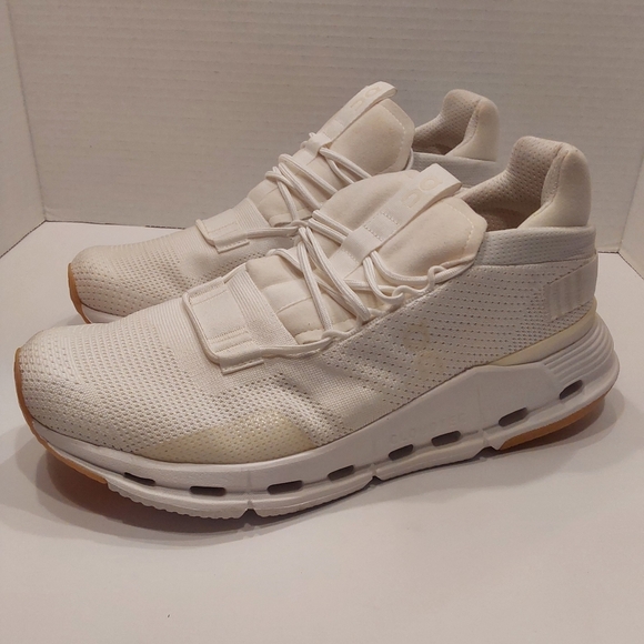 On Running Shoes - ON CLOUDNOVA UNDYED 9W BRAND NEW